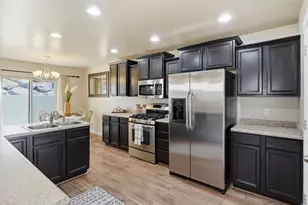 1649 N Hollyhock Cir W, Farmington, UT 84025 - Photo 9