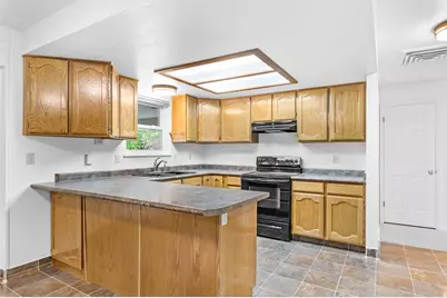 9608 S Royalty Ln W, South Jordan, UT 84095 - Photo 9