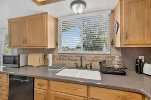 5695 S Inwood Dr, Taylorsville, UT 84129 - Photo 19