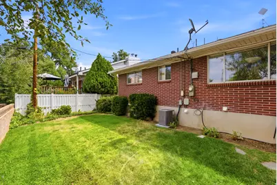 6764 S 2445 E, Cottonwood Heights, UT 84121 - Photo 31
