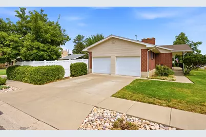 6764 S 2445 E, Cottonwood Heights, UT 84121 - Photo 33