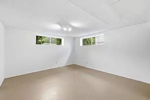 6764 S 2445 E, Cottonwood Heights, UT 84121 - Photo 27
