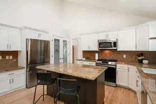 11128 S Barrett Park Cir E, Sandy, UT 84092 - Photo 7