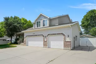 11128 S Barrett Park Cir E, Sandy, UT 84092 - Photo 35