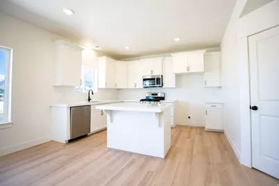 580 W 1775 N, Harrisville, UT 84404 - Photo 3