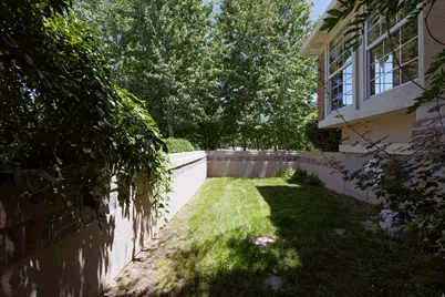 2050 E Johnstone Dr, Sandy, UT 84093 - Photo 33