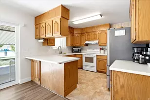 2028 W 5125 S, Roy, UT 84067 - Photo 7