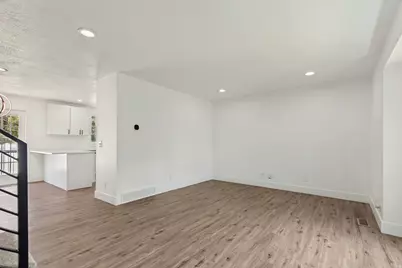 10313 S Countrywood Dr E, Sandy, UT 84092 - Photo 5