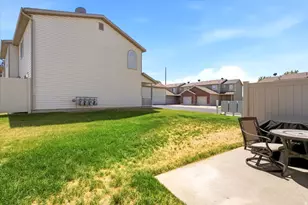 652 W 800 N, Clinton, UT 84015 - Photo 19