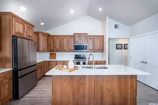 473 S Short Horse Ln, Saratoga Springs, UT 84045 - Photo 11