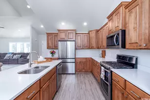 473 S Short Horse Ln, Saratoga Springs, UT 84045 - Photo 3
