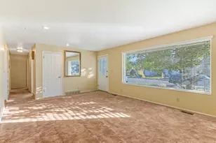 7138 S Chris Ln E, Cottonwood Heights, UT 84121 - Photo 5