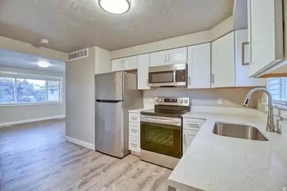 272 N Center St, American Fork, UT 84003 - Photo 3
