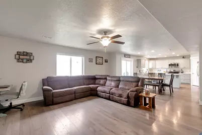 242 N 250 E, Salem, UT 84653 - Photo 7