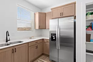 1095 W Albertine Ln, Saint George, UT 84770 - Photo 9