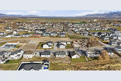 697 W 20 N, Hyrum, UT 84319 - Photo 7