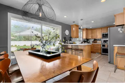 7825 S Dolphin Cir E, Cottonwood Heights, UT 84121 - Photo 19