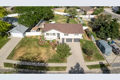 7825 S Dolphin Cir E, Cottonwood Heights, UT 84121 - Photo 7