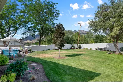 7825 S Dolphin Cir E, Cottonwood Heights, UT 84121 - Photo 37