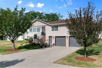 7825 S Dolphin Cir E, Cottonwood Heights, UT 84121 - Photo 3