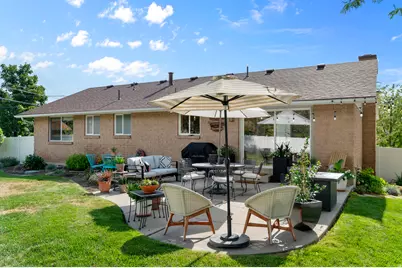 7825 S Dolphin Cir E, Cottonwood Heights, UT 84121 - Photo 35