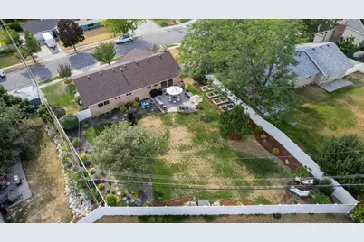 7825 S Dolphin Cir E, Cottonwood Heights, UT 84121 - Photo 43
