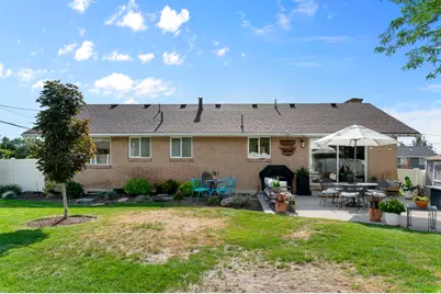 7825 S Dolphin Cir E, Cottonwood Heights, UT 84121 - Photo 39
