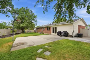 11047 S Lamasa Cir E, Sandy, UT 84092 - Photo 41