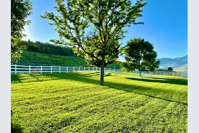 2334 S Falcon Way E, Huntsville, UT 84317 - Photo 15