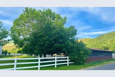 2334 S Falcon Way E, Huntsville, UT 84317 - Photo 9