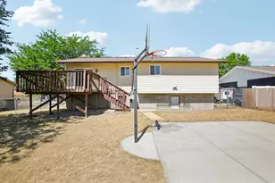 6383 S Lauritzen Dr, Taylorsville, UT 84129 - Photo 27