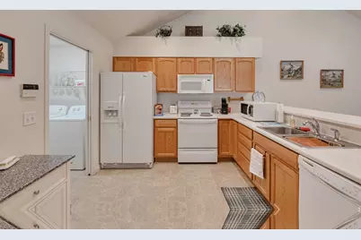 2156 W Jordan Villa Dr #B, West Jordan, UT 84088 - Photo 17