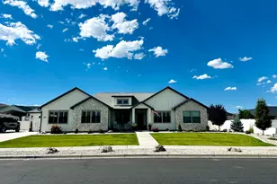888 W Torrey Pnes Dr, Richfield, UT 84701 - Photo 1