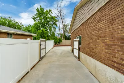 1737 E Sunrise Meadow Dr, Sandy, UT 84093 - Photo 29