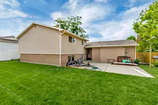 1447 E Hollow Dale Dr, Salt Lake City, UT 84121 - Photo 25