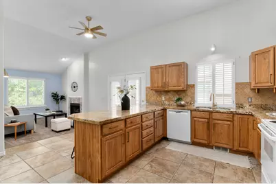 239 E Cottage Wood Ln S, Murray, UT 84107 - Photo 9