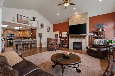 2196 E Valley View Ct N, Layton, UT 84040 - Photo 3