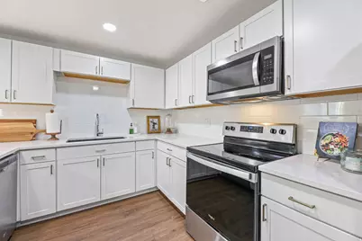 6525 S 2600 E, Cottonwood Heights, UT 84121 - Photo 5