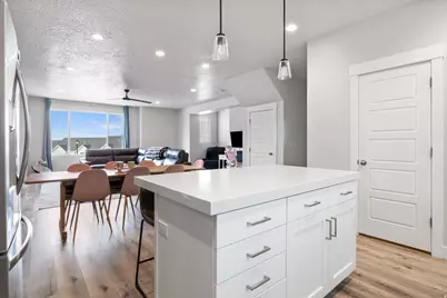 1016 W Shadow Ln, Lehi, UT 84048 - Photo 9