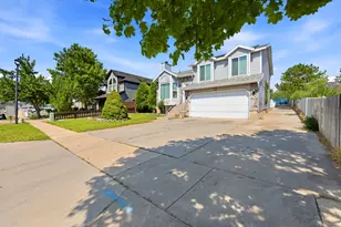 5697 S Esprit Dr, Kearns, UT 84118 - Photo 3