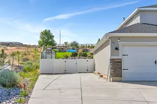 2104 E Weeping Cherry Ln, Eagle Mountain, UT 84005 - Photo 53