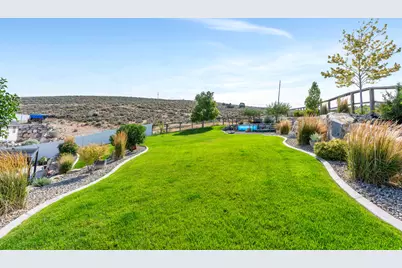 2104 E Weeping Cherry Ln, Eagle Mountain, UT 84005 - Photo 45