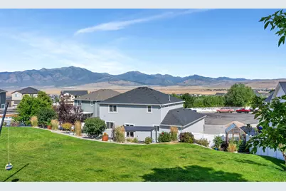 2104 E Weeping Cherry Ln, Eagle Mountain, UT 84005 - Photo 43