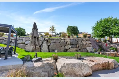 2104 E Weeping Cherry Ln, Eagle Mountain, UT 84005 - Photo 51