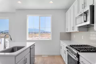 2218 N Hooded Crane Dr, Clinton, UT 84015 - Photo 13