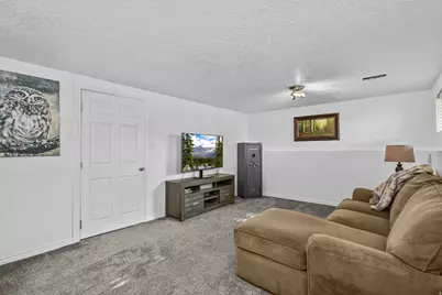 7282 S 2700 W, West Jordan, UT 84084 - Photo 23