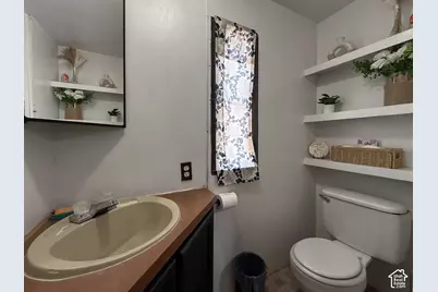 225 W 200 N #7, Huntington, UT 84528 - Photo 9