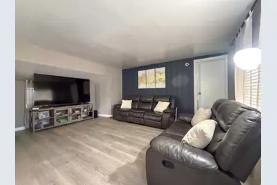 225 W 200 N #7, Huntington, UT 84528 - Photo 3