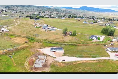 189 E Froghair Cir, Garden City, UT 84028 - Photo 3