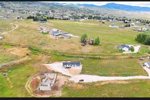 189 E Froghair Cir, Garden City, UT 84028 - Photo 3